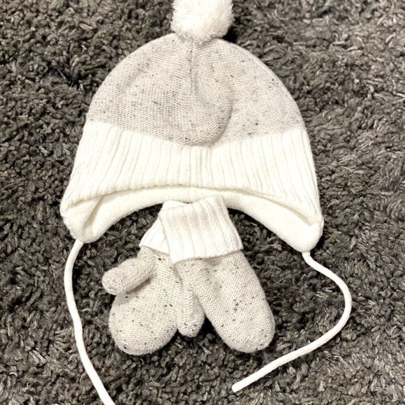 Grey/Off White Hat & Mitten Set - Picture 2 of 3